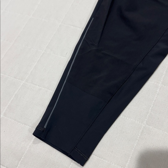 Lululemon Switch Up Pants - Picture 5 of 11